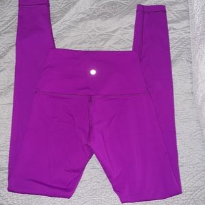 Lululemon Purple (Pinkish Purple)Wunder Under Leggings. Perfect Condition. Sz 8.